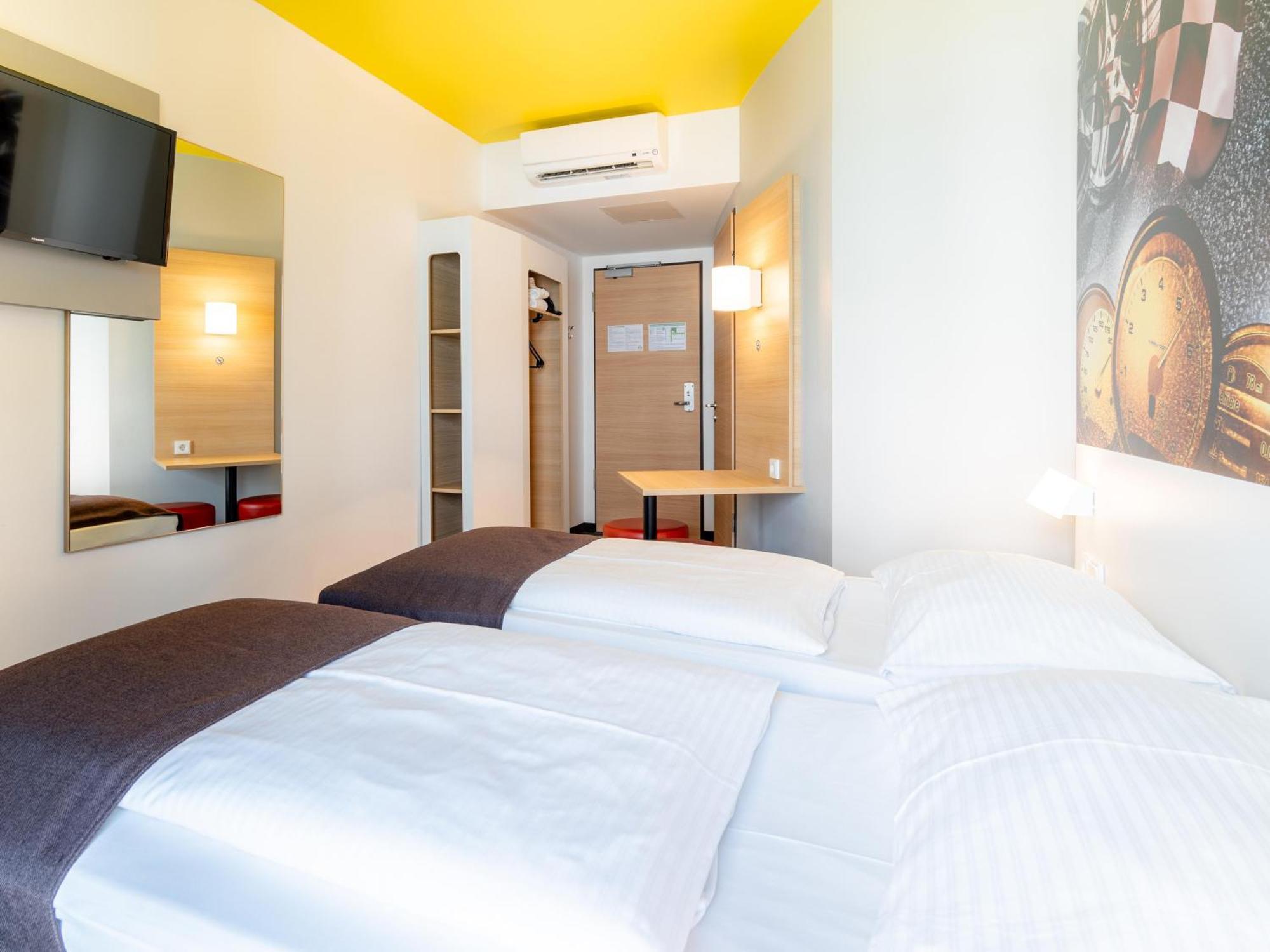 B&B Hotel Stuttgart-Zuffenhausen Екстер'єр фото