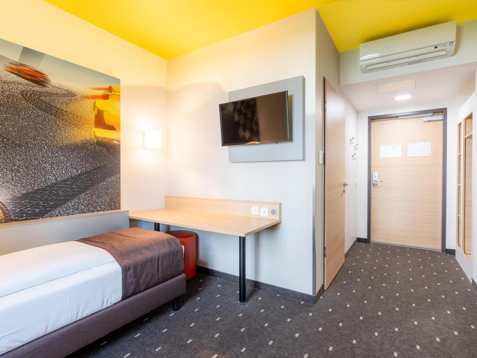 B&B Hotel Stuttgart-Zuffenhausen Екстер'єр фото